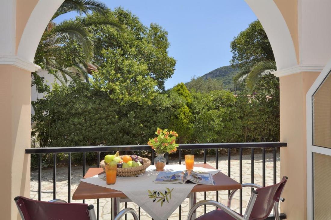 Loukas Inn Family Resort Keri Extérieur photo